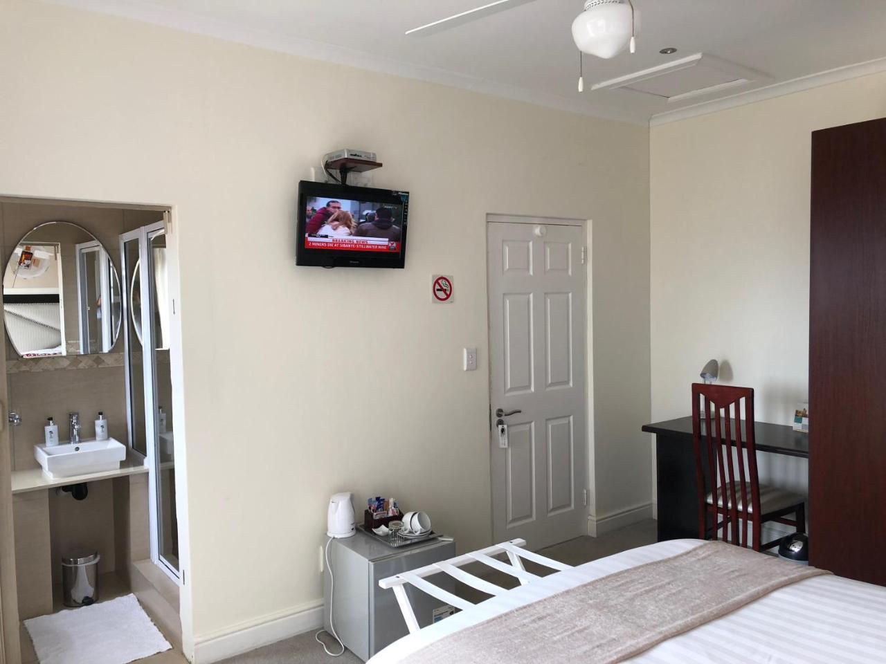 Coral Beach Bed & Breakfast Ист-Лондон Экстерьер фото